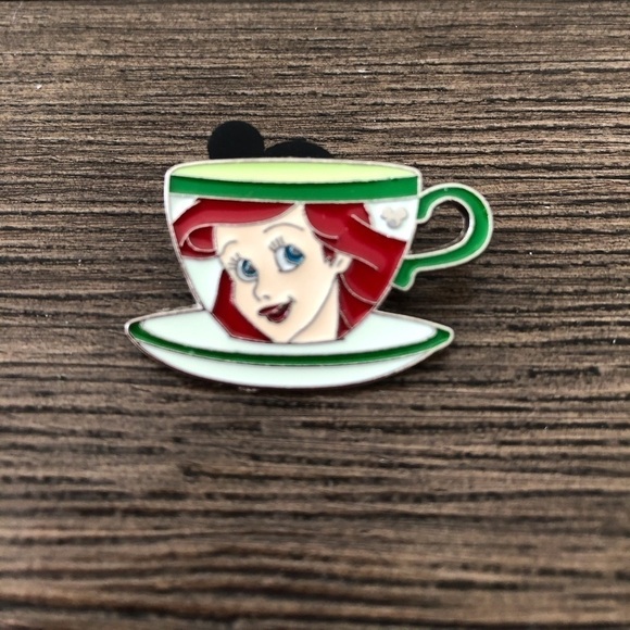 Disney Official Trading Pin: Hidden Mickey: The Little Mermaid: Ariel tea cup - Picture 1 of 2